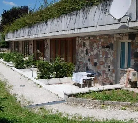 Mit Schoenem Badezimmer Und Garten