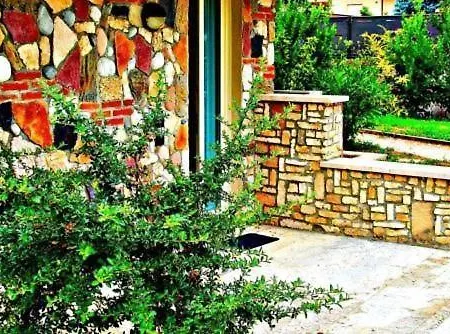Mit Schoenem Badezimmer Und Garten Apartment *