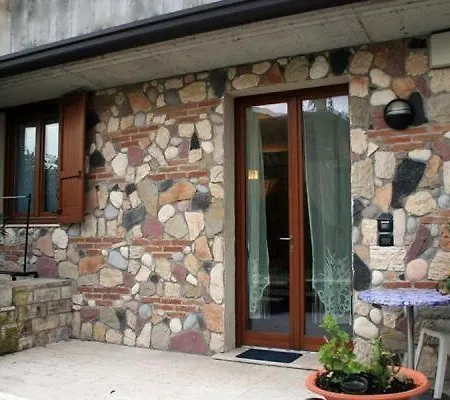 Apartment Mit Schoenem Badezimmer Und Garten *