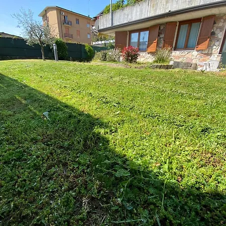 Mit Schoenem Badezimmer Und Garten Apartment Desenzano del Garda