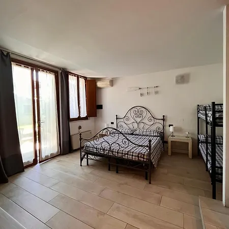 Apartment Mit Schoenem Badezimmer Und Garten Desenzano del Garda