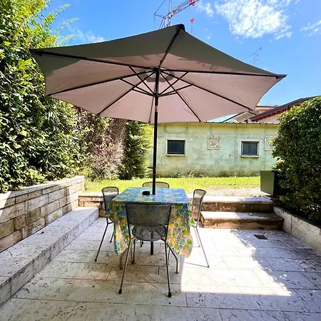 Mit Schoenem Badezimmer Und Garten